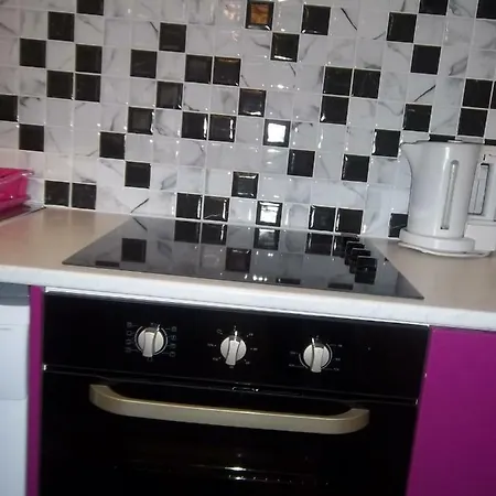 Modern City Centre Large 1 Bedroom Finikoudes شقة