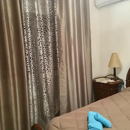 Modern City Centre Large 1 Bedroom Finikoudes شقة لارنكا