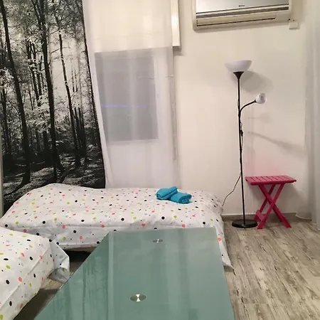 Modern City Centre Large 1 Bedroom Finikoudes لارنكا