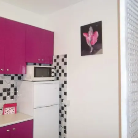 Modern City Centre Large 1 Bedroom Finikoudes Appartement Larnaca