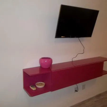 Modern City Centre Large 1 Bedroom Finikoudes Appartement *