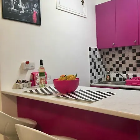 Modern City Centre Large 1 Bedroom Finikoudes * Larnaca
